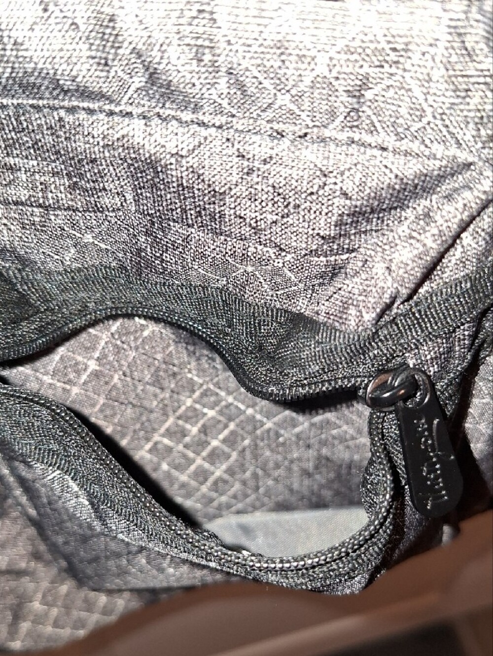 Thirty One Unisex Gray Sling Crossbody Bag - Compact Everyday Carry - Picture 9 of 11